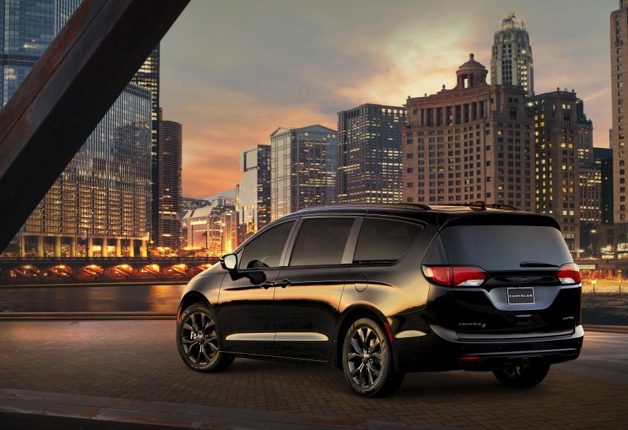 Chrysler Pacifica Limited S Appearance Package (RU) 2017 года  (фото 7 из 40)
